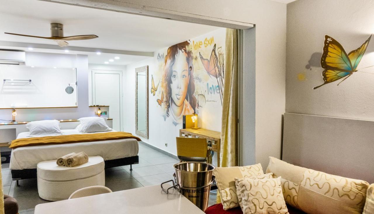 Official Page "Residence Bleu Marine" - Sea View Apartments & Studios - Saint-Martin French Side แกรนด์เคส ภายนอก รูปภาพ