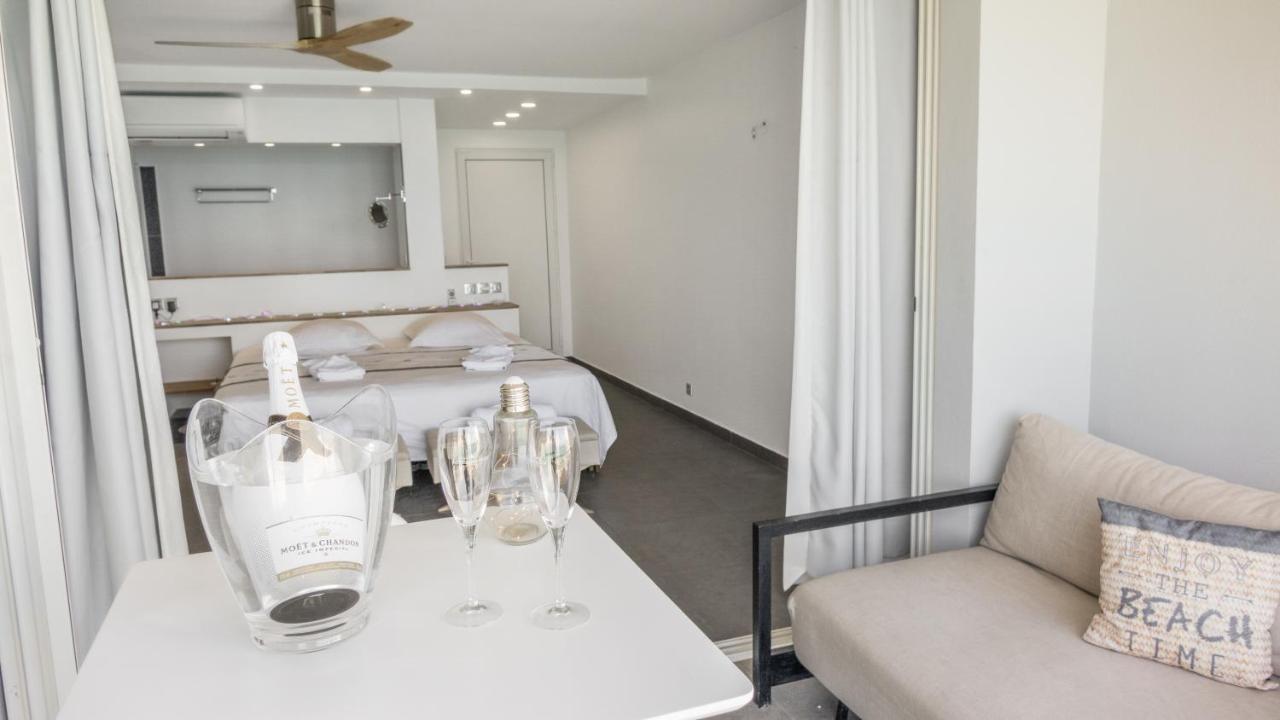Official Page "Residence Bleu Marine" - Sea View Apartments & Studios - Saint-Martin French Side แกรนด์เคส ภายนอก รูปภาพ